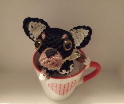 Tasse et miniature chihuahua en crochet