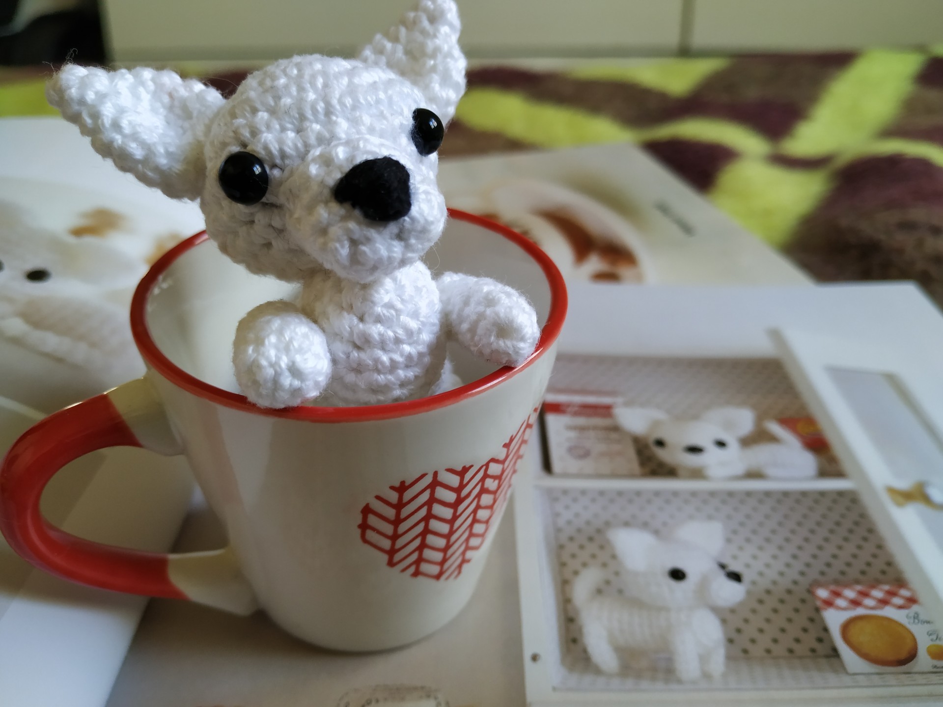Tasse et miniature chihuahua en crochet