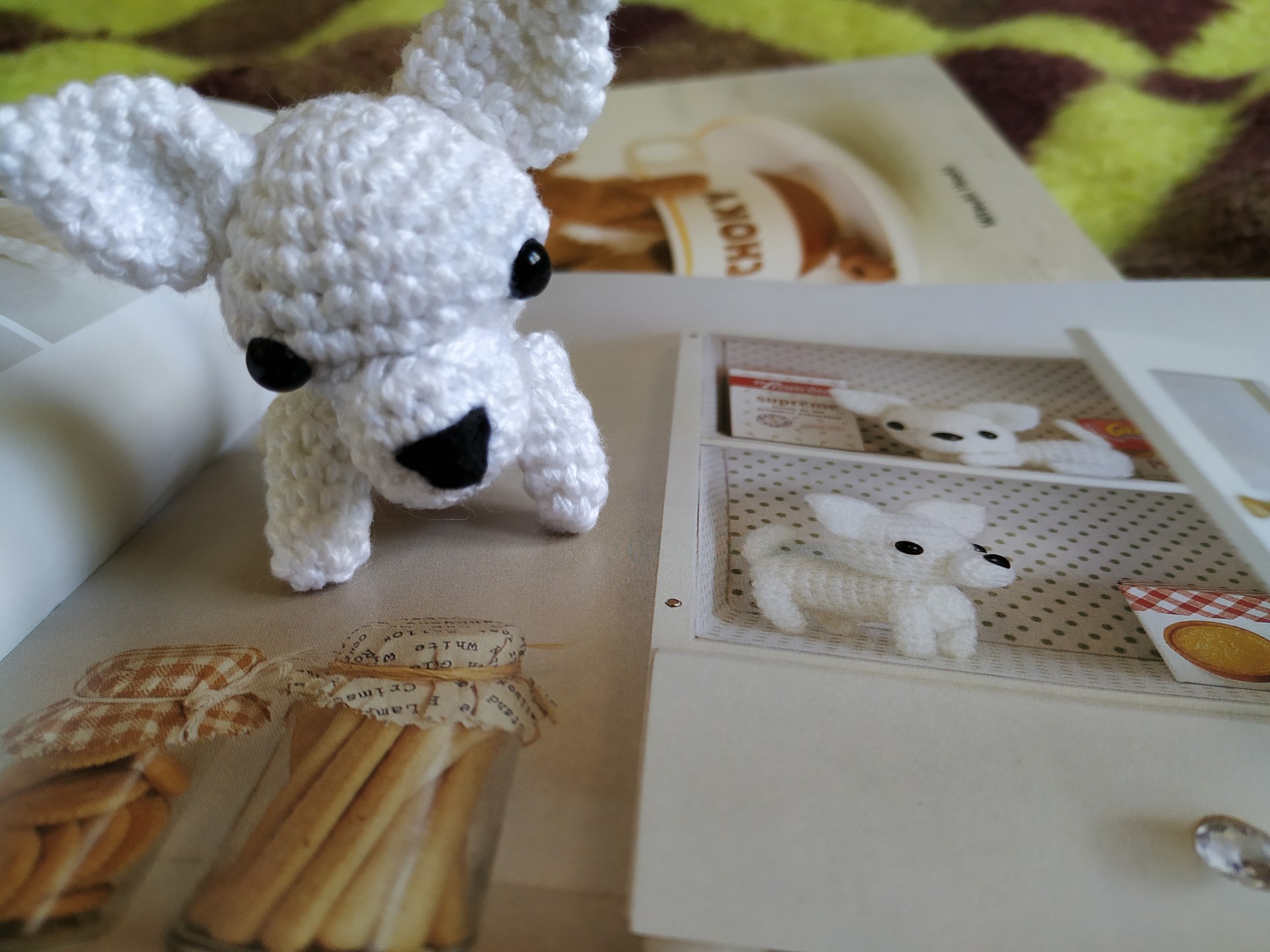 Tasse et miniature chihuahua en crochet
